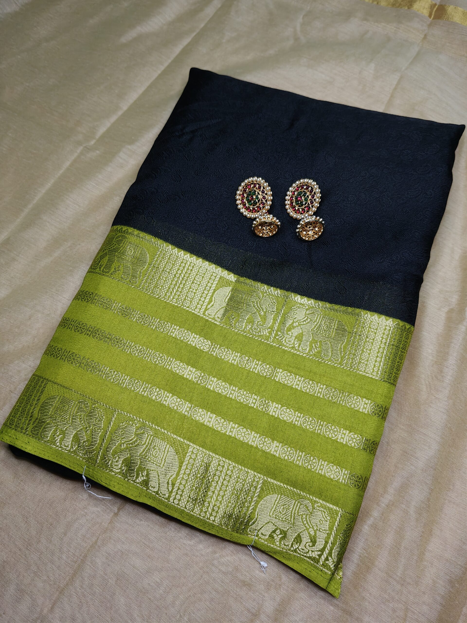 Midnight Green Heritage Border Saree - Image 2
