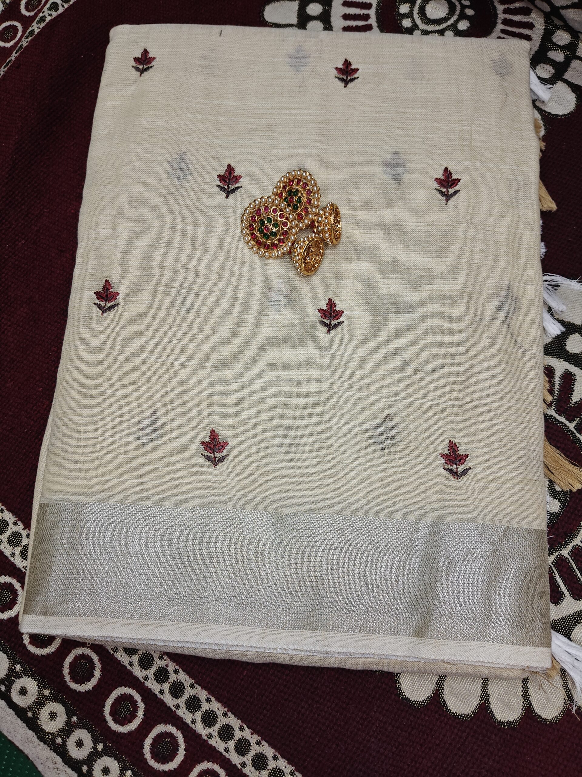 Ivory Leaf Charm Cotton Saree - Image 2